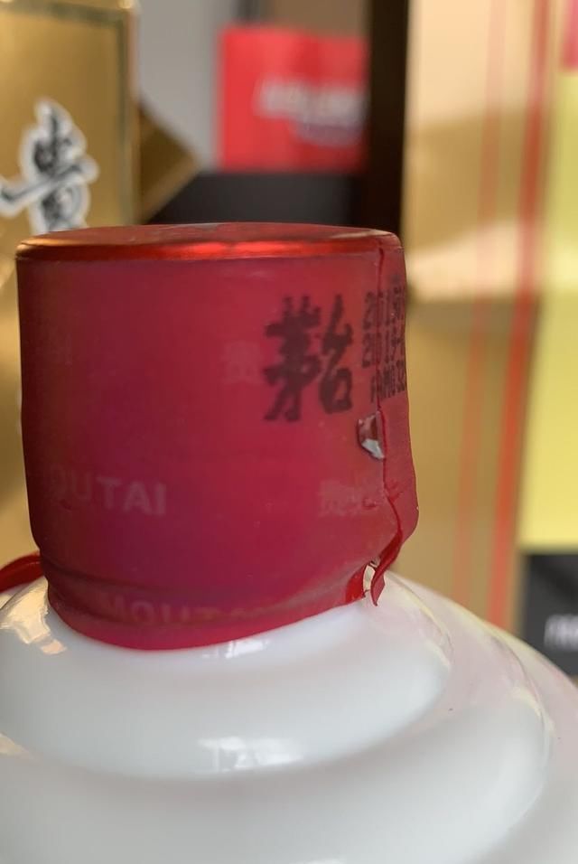 造假者|当“打孔”遇上“拔头”，你都不知茅台酒的造假技术原来防不胜防