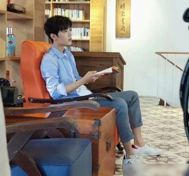  模仿|肖战朋友圈多次泄露，黑粉良苦用心模仿画风做防伪标志，官方怒斥