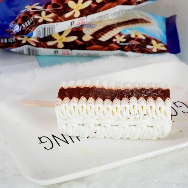  参考价格|十多块的梦龙、钟薛高真的吃不起！还是五毛一根白糖棒冰对我胃口