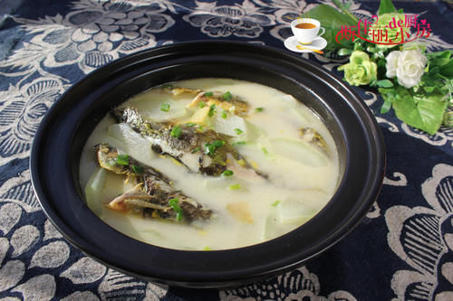 黄骨鱼|上班族妈妈再忙也要给儿子做晚餐,网友:不精致,但满满家常味