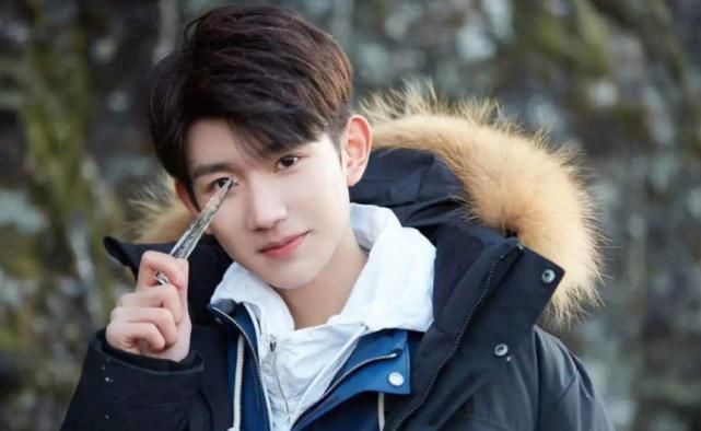  明星|王俊凯代言LOL，四字代言王者，王源还能代言什么？观众：华子