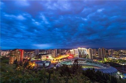 夜景|大足：打造城区景观灯饰 营造棠城靓丽夜景