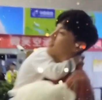  公主|她是邓伦主动“公主抱”, 愿意秀恩爱, 粉丝却不敢吃醋的女生