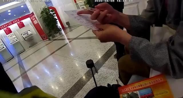  大奖|老人抽中价值百万大奖 民警 VS 骗子：我是她女婿