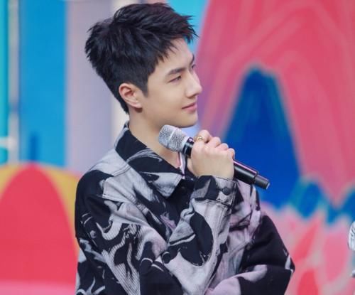  天天向上|金鹰奖三轮投票开始，王一博反超断层第一，《天天向上》拉票助力