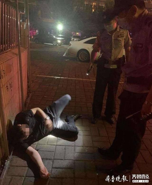  男子|凌晨时分，一男子雨中倒在垃圾箱边，槐荫“红袖标”紧急救援