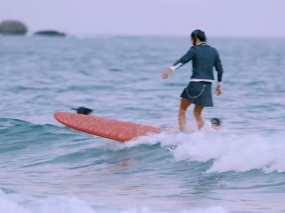  吃醋|她是第一个王一博主动击掌，还公开撒糖，粉丝没资格吃醋的女生