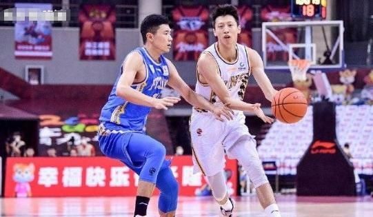  李京龙|李京龙坑爹，孙铭徽空砍45分，福建三剑客合砍95分爆冷击败广厦