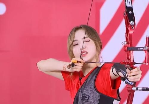  想到|硬糖少女303射箭技术一般，唯独有一人还可以，看清是谁，该想到