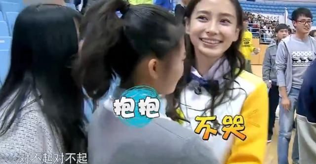  baby|Baby录制跑男手受伤，粉丝找她签名，她4字回应，网友：活该你红