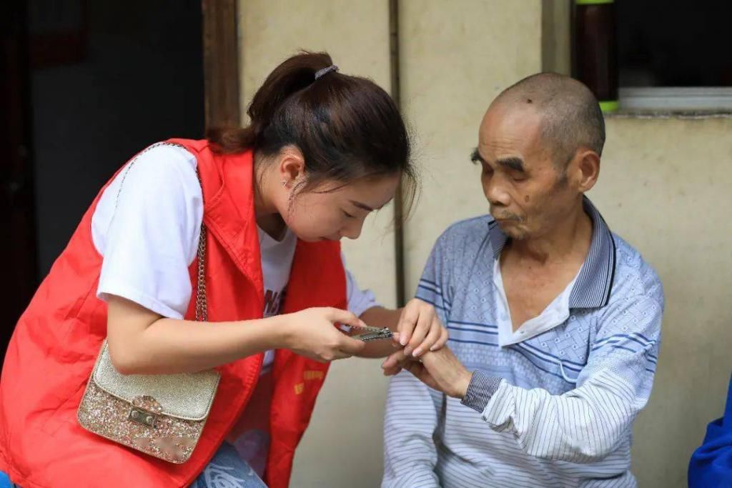 忙碌|这群爱心志愿者忙碌的身影感动了你我！