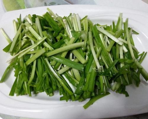  魔芋豆腐炒韭菜|这才是“刮油高手”，和韭菜一起炒，清香可口，补钙质，小肚子不鼓了