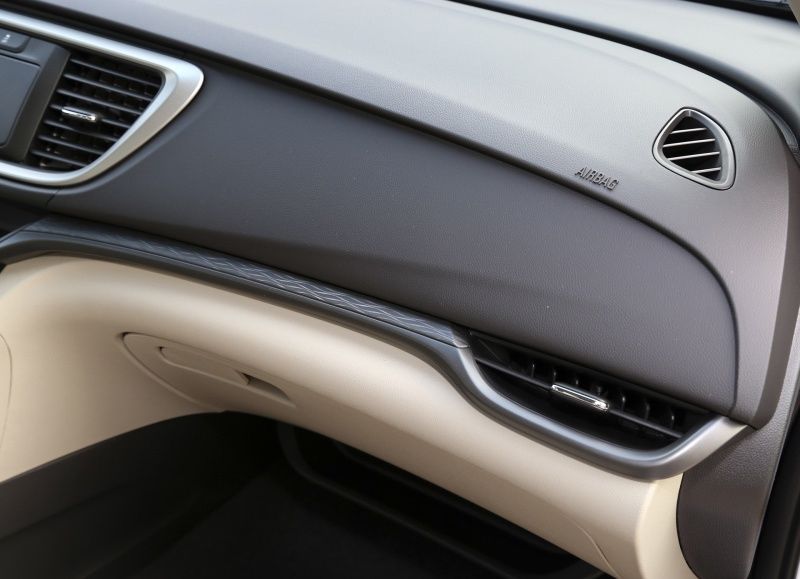 英朗|别克英朗9月份甩出3.18万辆，只要有四缸，谁还看大众桑塔纳