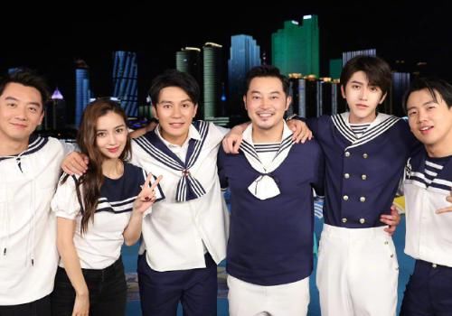  留意到|《奔跑吧》杀青合照，蔡徐坤在边上，谁留意到C位？有排面