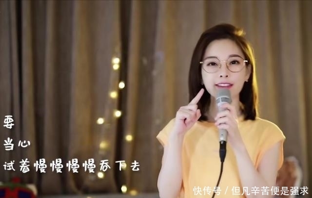 综艺节目|冯提莫太敬业,参加节目第一个到场,到场后先看到摇摇车暴露童心