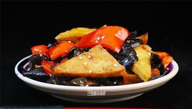 发苦|煎豆腐时,最忌讳这样做!许多人做错,难怪豆腐发苦又粘锅