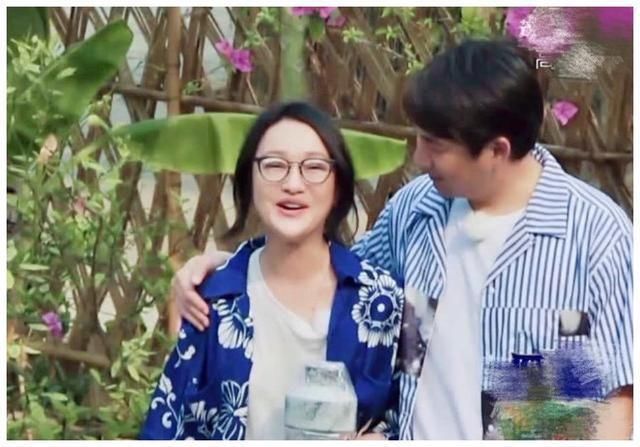  一旁|《向往的生活》私服大放送，网友：还是黄磊一旁的她最亮眼