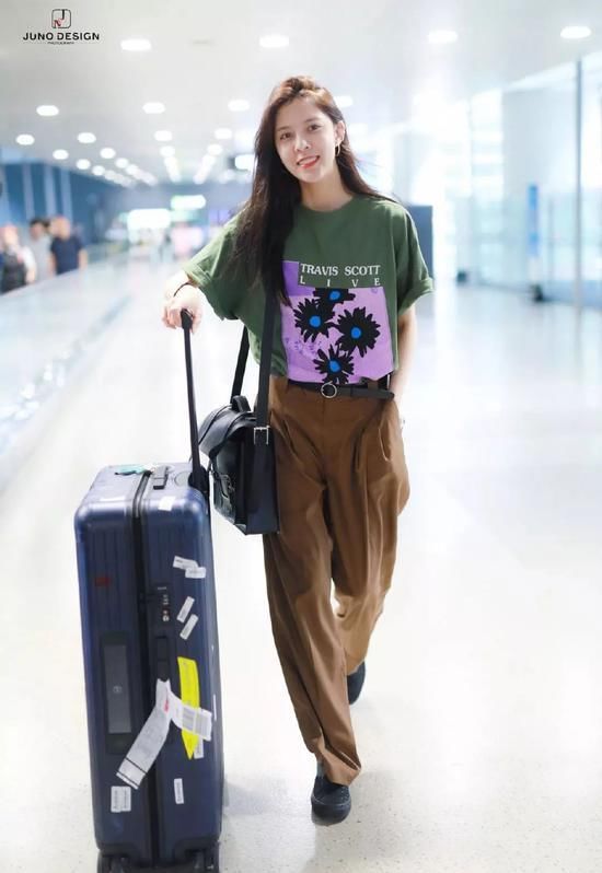 模板|“中国泫雅”火上热搜 宋妍霏才是白富美终极穿搭模板