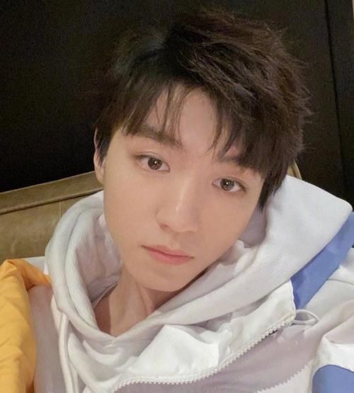 朱主爱|王俊凯关注一位《创造营》选手,不是张艺凡,而是逆风翻盘的她