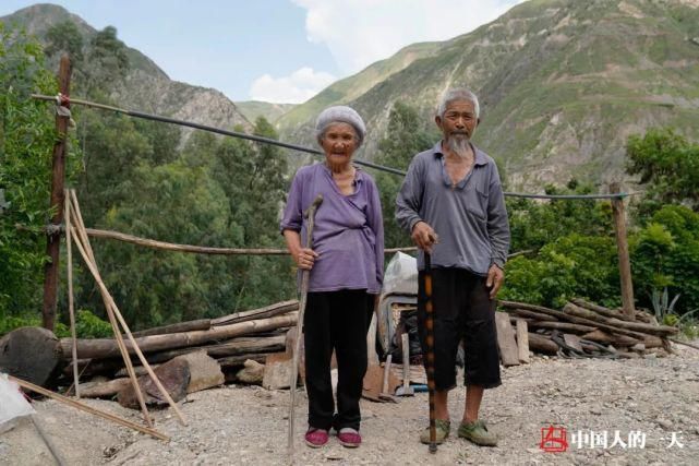  放弃|深山“荒村”留守者：放弃城市生活，放羊种菜为生