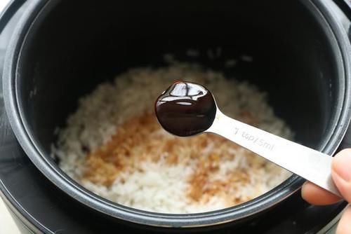 学会|伏天别炒菜了,学会这个懒人焖饭,有菜有肉有饭,太适合懒人了!