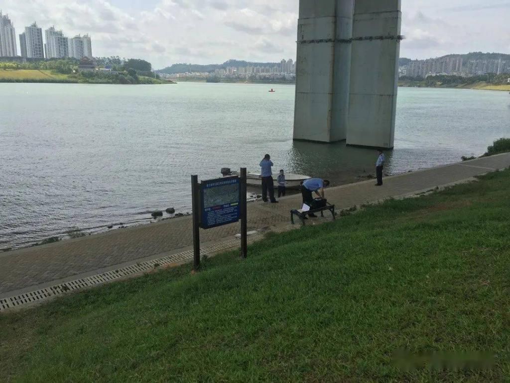 英华|痛心!南宁英华桥上母亲将孩子抛下邕江致溺亡!警方通报来了!