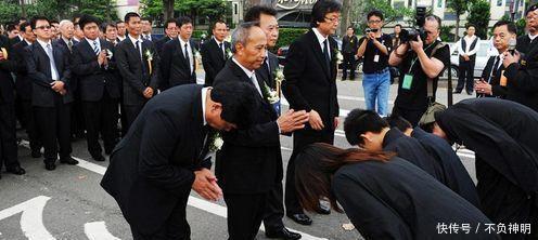大哥|他开小弟杀大哥先河，被50警察围剿宁死不降，妻子逃日后沦落风尘！