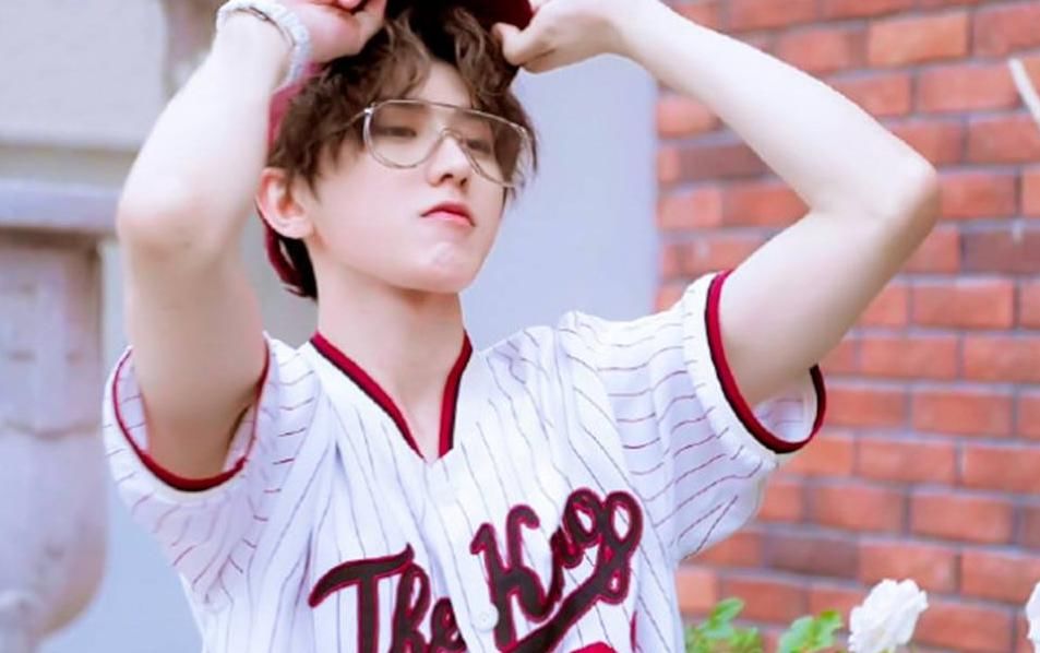  Baby|Baby偷走蔡徐坤鞋垫，谁注意鞋垫厚度了？真实身高一目了然