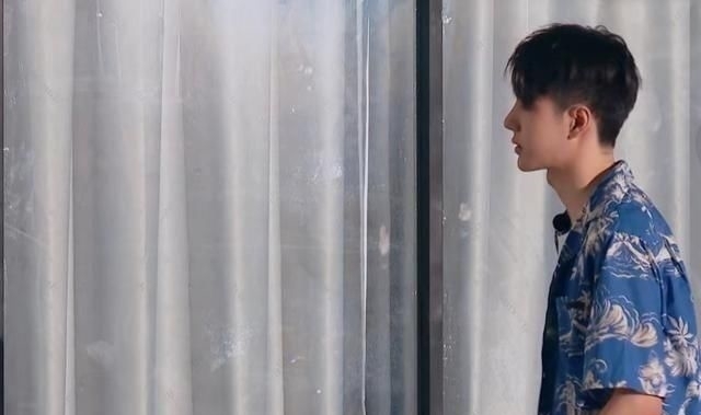 尴尬|吴宣仪曝幼时被车撞飞,遭人质疑场面尴尬,但类似遭遇王一博也有