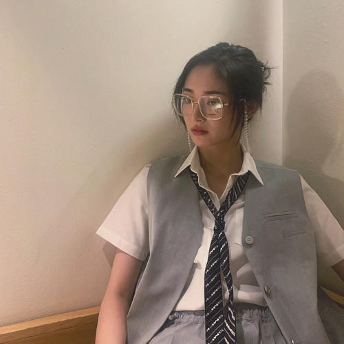  喜欢|怪不得直男都喜欢周洁琼！穿上“老爷裤”的腿，一般人比不上