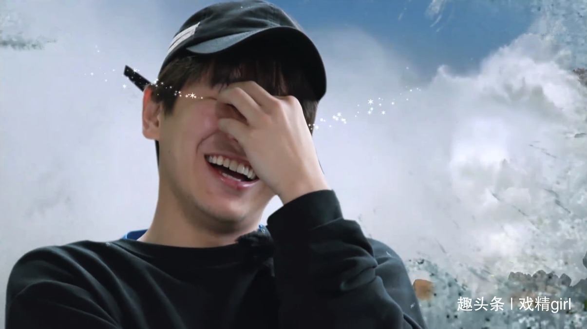 礼貌|张柏芝送的手包价格曝光,有点小贵,何蓝逗拿筷子指彭昱畅没礼貌