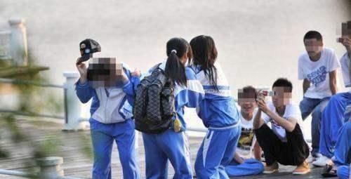  叫好|“踢回去！”6岁女儿被同学踢了，宝妈的动作让网友叫好