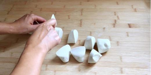 油炸|正宗油炸糕做法,糯米粉开水烫一烫,个个空心不塌陷,吃着不油腻