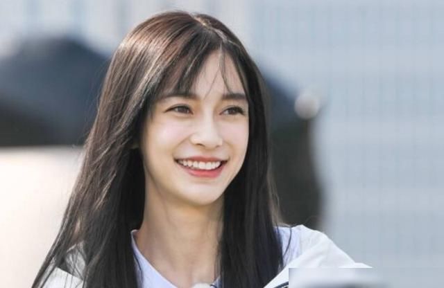  玩游戏|杨颖到底多爱玩游戏？为了在泥潭中玩的尽兴，她真把妆全卸了