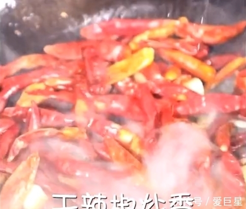 中国|老干妈风波未平,又一中国食物在国外爆火,老外:好吃停不下来!