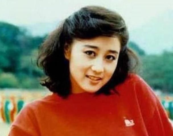  了替|被三个男人放弃的利智，她最终选择了替她出头的李连杰