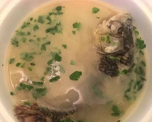  热水|炖鱼汤时，用冷水还是热水？大厨：什么水不重要，关键在怎么炖！