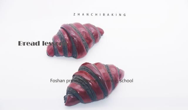 详细|从揉面、整形到烘烤,这里有超详细的「丹麦面包」制作方法技巧