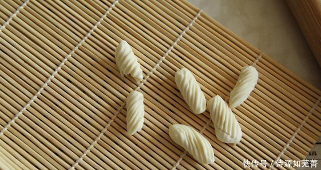 耳面|是猫耳朵还是面条鱼,这是一道美味的绿色蔬菜和蘑菇猫耳面