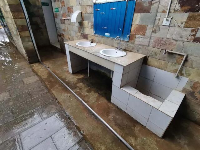 县城|【曝光台】“创建美丽县城”从你我做起，杜绝不文明行为?