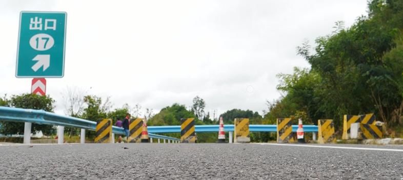 凯坝收费站|统统被抓!2000多辆货车偷逃过路费400多万,这伙人打起了收费站的主意…