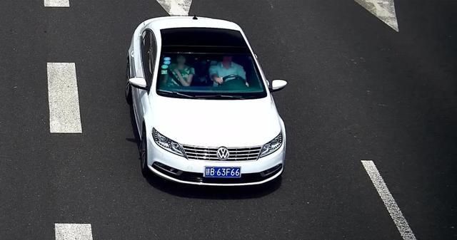  人未按规定使用安全|【曝光】 这些司机高架开车不系安全带，记2分，罚100元！