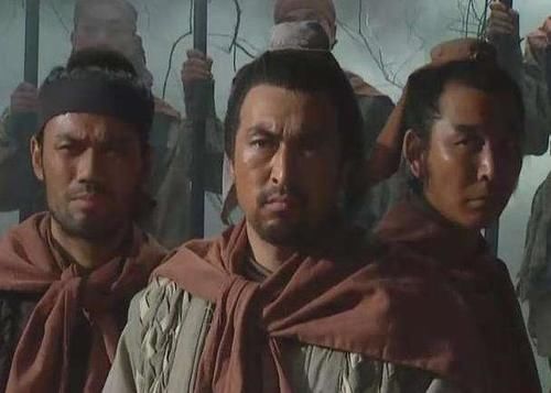 国家一级|他在《水浒传》中不出名，却是国家一级演员，今68岁与网红直播卖酒