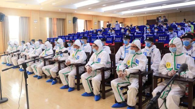  当庭|黄冈市首个女黑势力首犯受审，当庭落泪悔罪