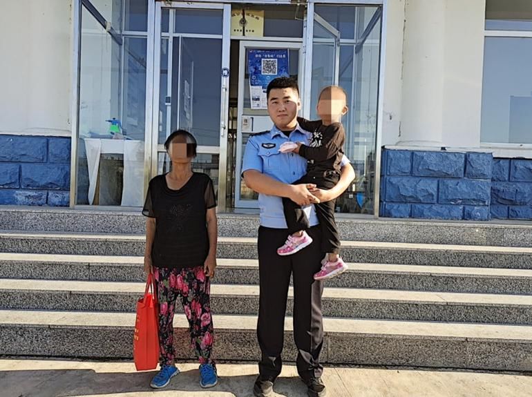  超赞|【龙井新闻】超赞！民警化身超级奶爸，细心照顾走失男童
