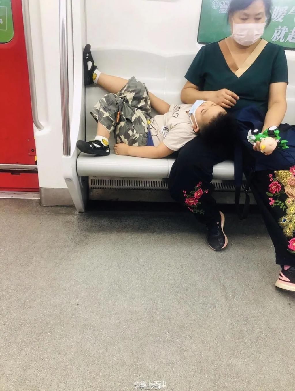 点心|《地铁“熊孩子”图鉴》，家长们可长点心吧！