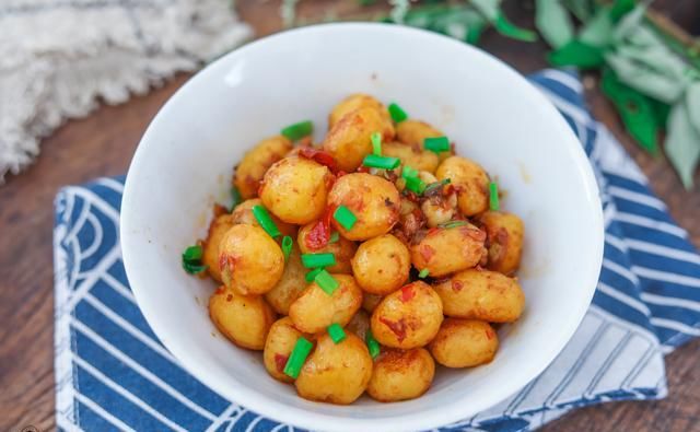 上桌|邻居送的食材,有钱也难买到,上桌都抢着吃,一口一个,够味