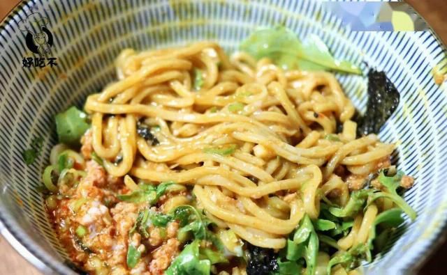  进去|纽约第一家日式油泼面+宝藏小酒馆新张！进去的居然都被上了一课？