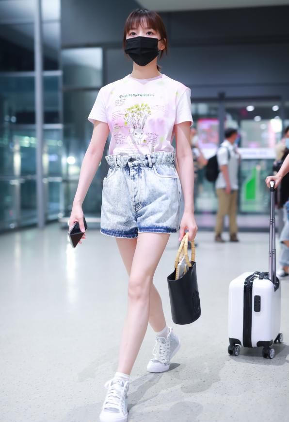 抑郁|任敏抑郁2个月后瘦太多，裤头都能穿出褶皱感，怕是80斤都没？