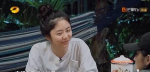  三观|《向往4》谭松韵半夜吃玉米，却坐实黄磊做饭造假网友毁三观